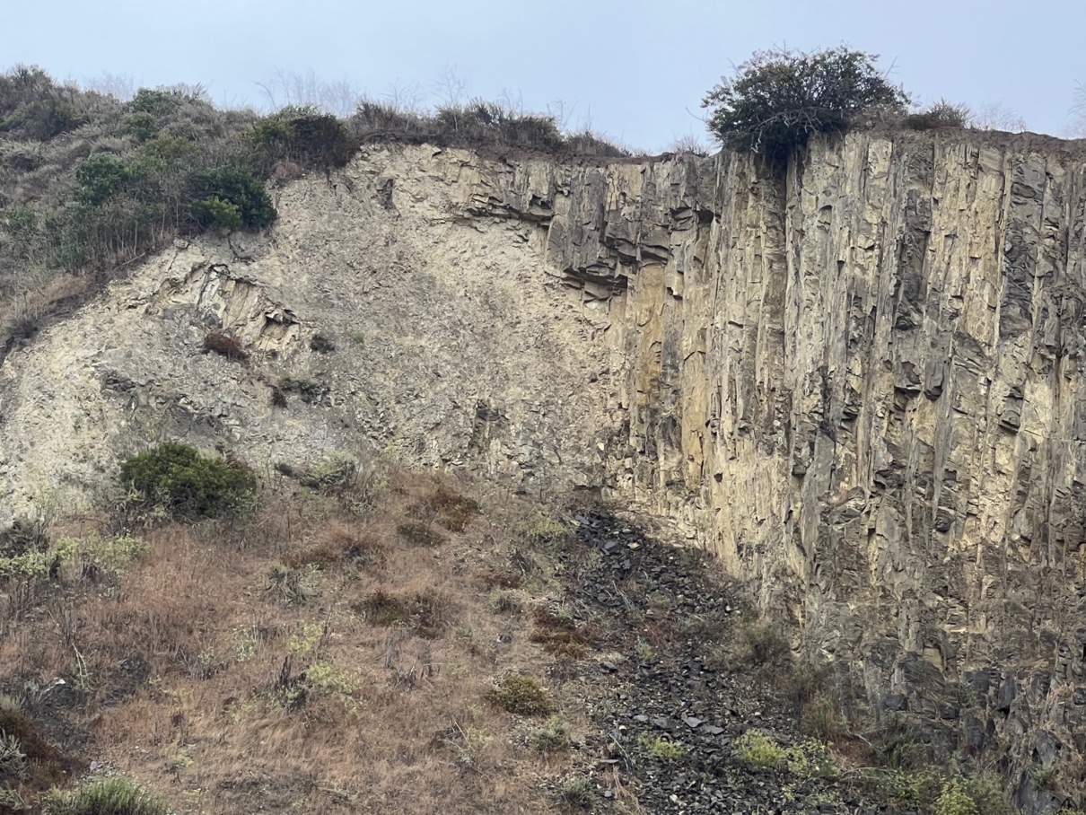  East side of dome volcanic unit crosscutting Santiago fm